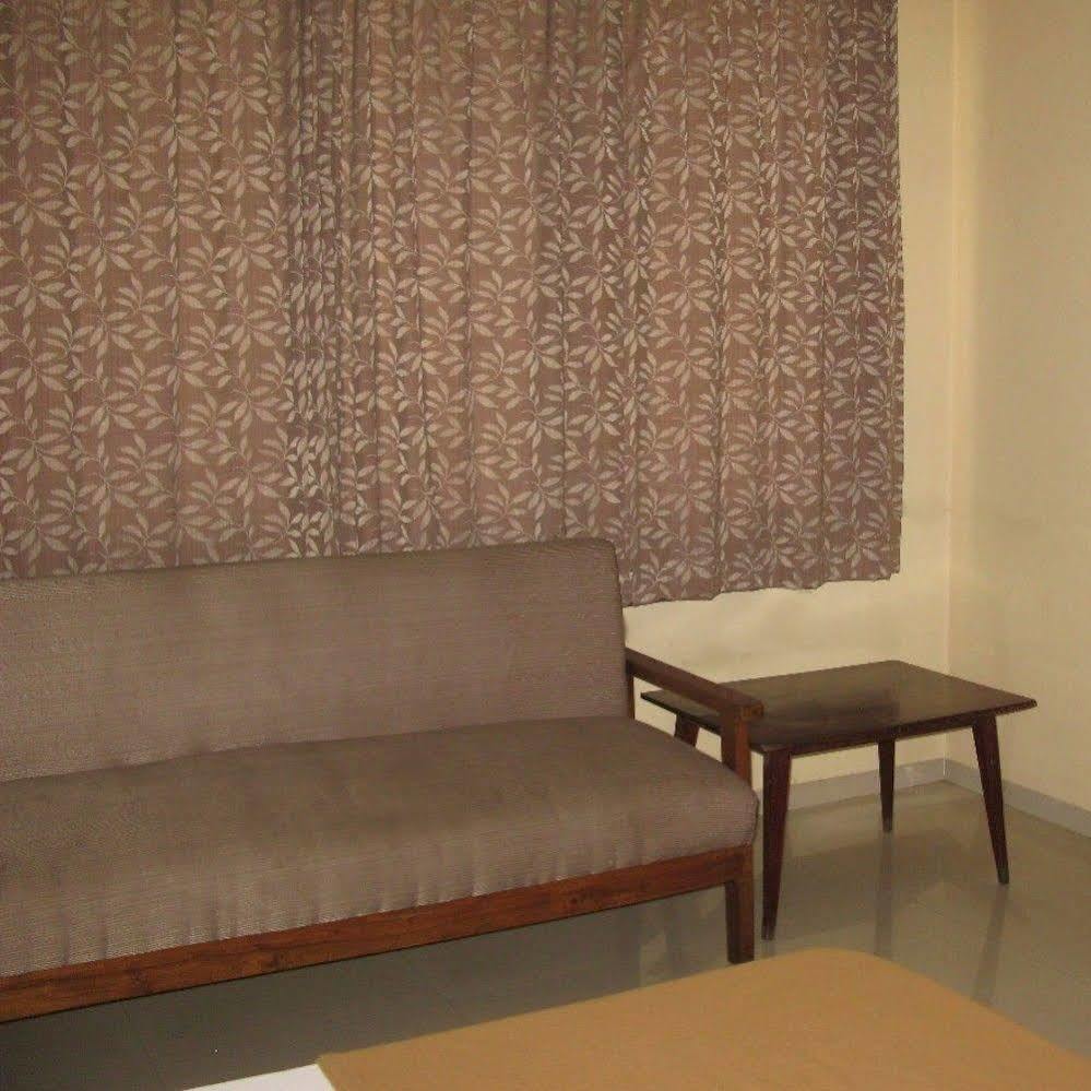 Oyo 1194 Hotel Gulmohr Pune Ngoại thất bức ảnh