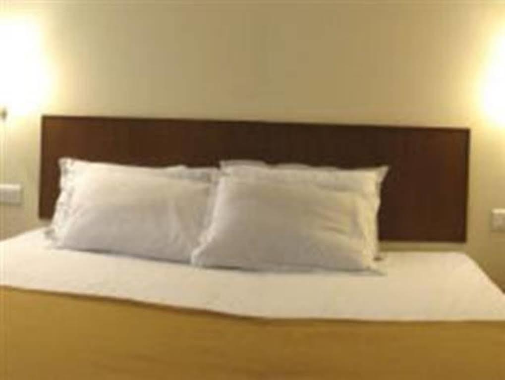 Oyo 1194 Hotel Gulmohr Pune Ngoại thất bức ảnh